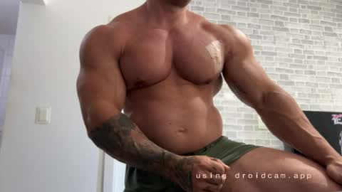 couplemuscle40 online show from May 12, 2:25 pm