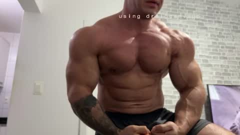 couplemuscle40 online show from June 8, 1:44 pm