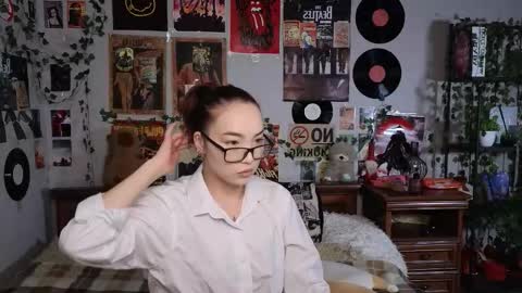 Snapshot of coventinahazleton chatting on November 16, 7:30 pm Yuna online show from November 16, 7:30 pm