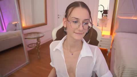 Snapshot of cozymell chatting on March 24, 2:22 pm cozymell online show from March 24, 2:22 pm