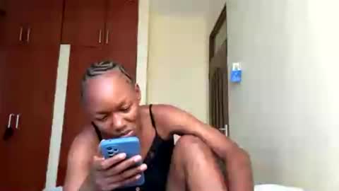Snapshot of crave_meslowly chatting on June 25, 7:24 am Taliee online show from June 25, 7:24 am