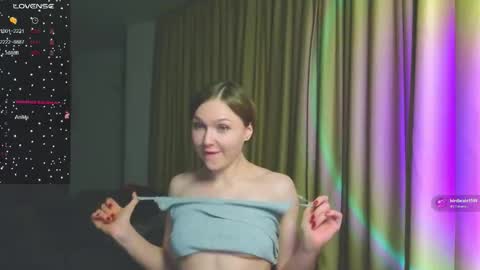 Snapshot of cravelucy chatting on March 17, 4:32 pm lucy online show from March 17, 4:32 pm