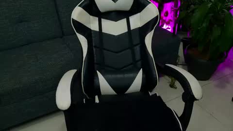 Laura  online show from April 11, 4:28 am