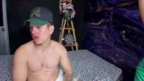 crazy_acouple_donpillo online show from December 20, 3:03 am