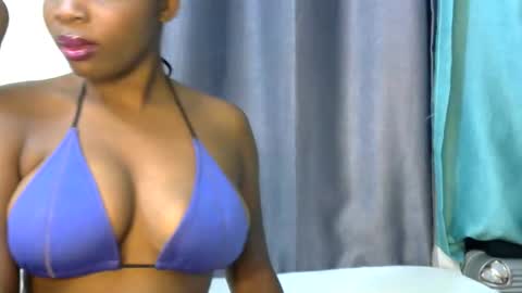 Snapshot of crazy_angela664 chatting on April 11, 1:54 am Angela online show from April 11, 1:54 am