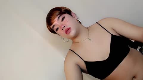 Hot Ayisha online show from December 10, 6:49 pm