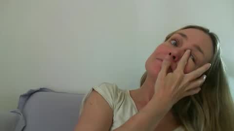 Anny online show from December 10, 2:28 pm