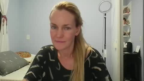 Anny online show from April 7, 12:00 am