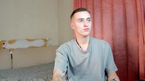 Snapshot of crazybottom99 chatting on October 28, 6:21 pm Alex online show from October 28, 6:21 pm