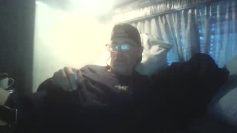 Snapshot of crazybuilder1 chatting on December 15, 1:26 pm crazybuilder1 online show from December 15, 1:26 pm