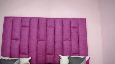 Snapshot of crazyonme chatting on October 19, 1:34 pm diosalinda online show from October 19, 1:34 pm