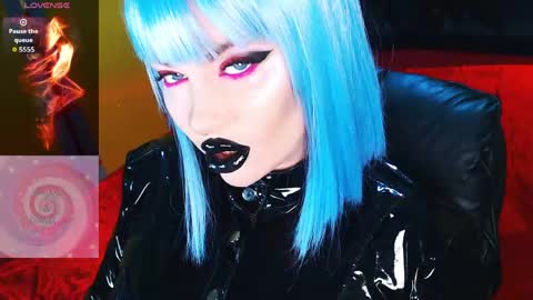 Snapshot of crazypinkyball chatting on April 19, 2:38 pm Roxy online show from April 19, 2:38 pm