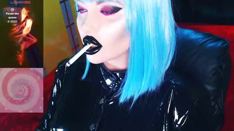 Snapshot of crazypinkyball chatting on May 1, 3:27 pm Roxy online show from May 1, 3:27 pm