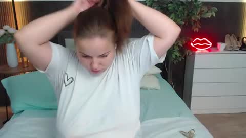 Crazyy Girl  online show from July 28, 3:35 am