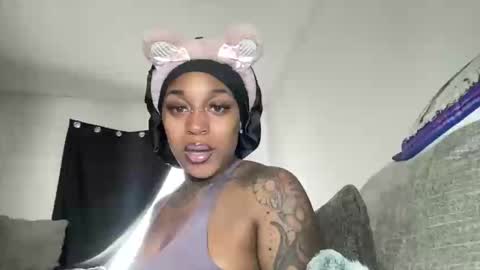 Snapshot of creame_sensation chatting on April 6, 4:52 pm PHANTOMTARGARYENXXX online show from April 6, 4:52 pm