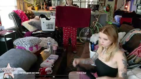 Snapshot of creamstarbaby chatting on May 11, 7:44 pm CHEETA KITTEN online show from May 11, 7:44 pm