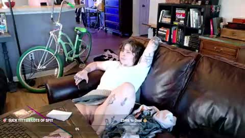 Snapshot of creamstarbaby chatting on July 26, 9:21 pm CHEETA KITTEN online show from July 26, 9:21 pm