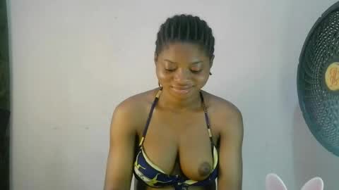 Snapshot of creamy_babyx chatting on May 16, 10:36 am Creamy babyx online show from May 16, 10:36 am