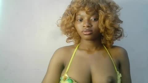Snapshot of creamy_babyx chatting on June 8, 5:57 pm Creamy babyx online show from June 8, 5:57 pm