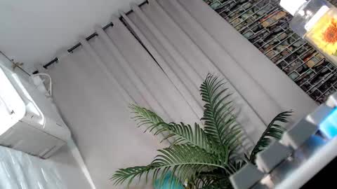 Snapshot of creamy_delilah chatting on September 21, 8:05 am Delilah online show from September 21, 8:05 am