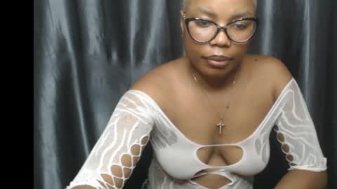 Snapshot of creamy_xvanila chatting on May 6, 3:06 pm venessa online show from May 6, 3:06 pm