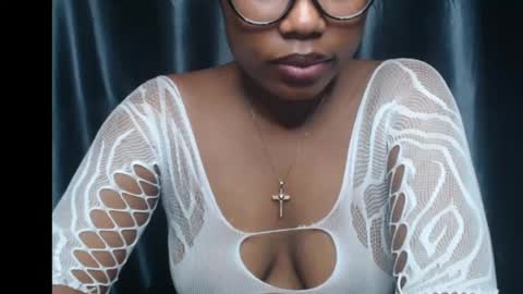 Snapshot of creamy_xvanila chatting on May 8, 9:36 am venessa online show from May 8, 9:36 am