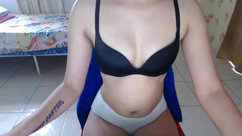 Snapshot of creamypussy18x chatting on March 4, 4:49 am creamypussy18x online show from March 4, 4:49 am
