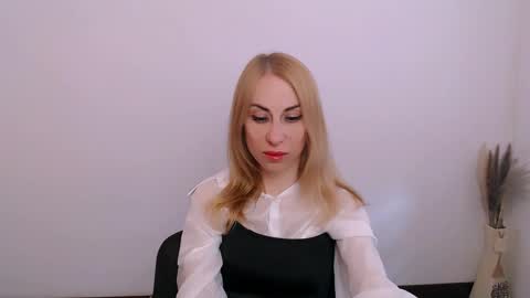 Snapshot of create_your_own_sun chatting on April 25, 12:52 pm Lera online show from April 25, 12:52 pm