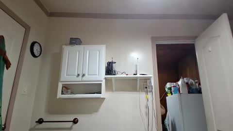 Snapshot of creeeping_death chatting on October 3, 11:13 pm The hopeless romantic online show from October 3, 11:13 pm