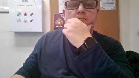 Snapshot of creeeping_death chatting on November 23, 2:22 am The hopeless romantic online show from November 23, 2:22 am