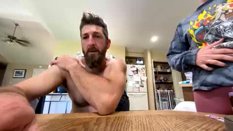 Snapshot of creeksidecouple chatting on April 5, 6:27 pm Creeksidecouple online show from April 5, 6:27 pm