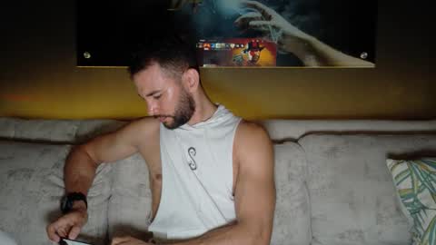 Snapshot of crhistian1_ chatting on February 18, 11:11 pm CRHISTIAN online show from February 18, 11:11 pm