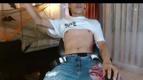 Snapshot of criiscs chatting on October 28, 9:24 am criiscs online show from October 28, 9:24 am