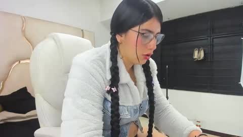 Snapshot of criistaal__ chatting on February 7, 4:37 am Criistaal   online show from February 7, 4:37 am