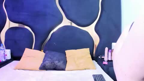 Criistaal   online show from January 19, 4:05 am