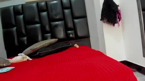 criistal_castro online show from June 6, 2:33 pm
