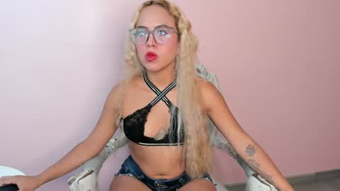 Snapshot of criistybloom chatting on June 11, 6:06 pm CristyBloom online show from June 11, 6:06 pm