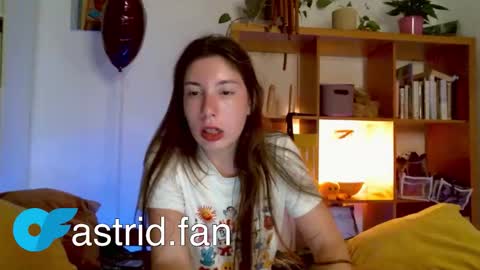 Snapshot of cringebutcute chatting on September 11, 6:30 pm Astrid online show from September 11, 6:30 pm