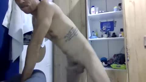 crisespitia25 online show from April 3, 5:33 pm