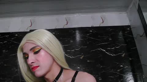 crislingery_doll online show from January 11, 2:30 am