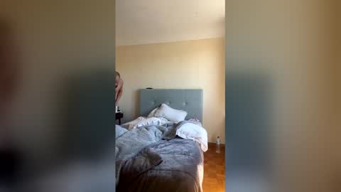 cls online show from April 4, 12:02 pm