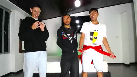 Snapshot of crismens chatting on October 9, 11:41 am crismens online show from October 9, 11:41 am