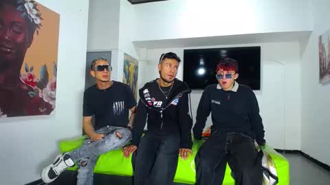 Snapshot of crismens chatting on October 24, 12:45 pm crismens online show from October 24, 12:45 pm