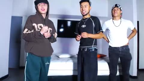 Snapshot of crismens chatting on October 28, 12:41 pm crismens online show from October 28, 12:41 pm