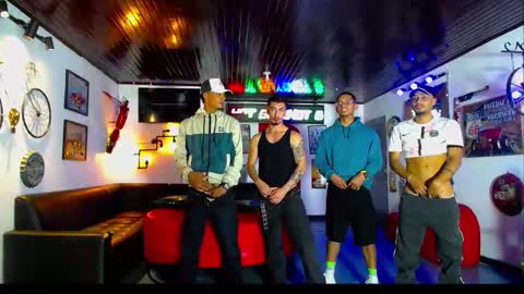 Snapshot of crismens chatting on December 1, 8:14 pm crismens online show from December 1, 8:14 pm