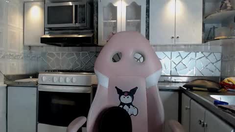 Snapshot of crisozzz chatting on March 4, 10:05 pm Cristina Onazis online show from March 4, 10:05 pm