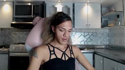 Snapshot of crisozzz chatting on March 7, 6:38 pm Cristina Onazis online show from March 7, 6:38 pm