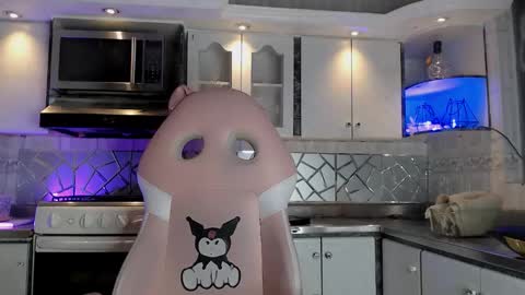 Snapshot of crisozzz chatting on March 15, 6:03 pm Cristina Onazis online show from March 15, 6:03 pm