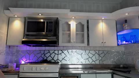 Snapshot of crisozzz chatting on March 17, 5:38 pm Cristina Onazis online show from March 17, 5:38 pm