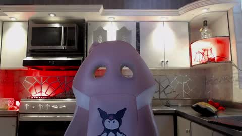 Snapshot of crisozzz chatting on March 23, 5:50 pm Cristina Onazis online show from March 23, 5:50 pm